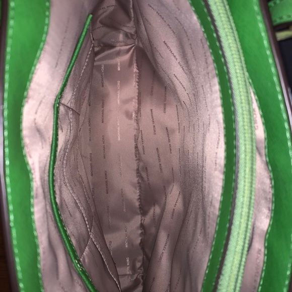 Michael Kors Jet Set Large Leather Tote - Picture 3 of 4